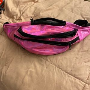 Super cute bright pink Fanny pack😍